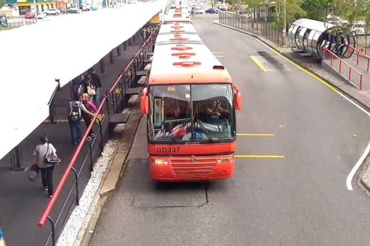 Ônibus Biarticulados